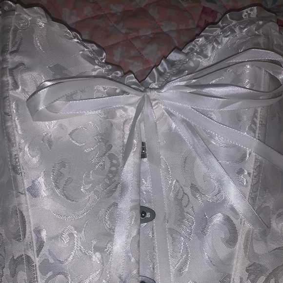 WHITE CORSET 🤍🤍🤍🤍🤍🤍🤍🤍🤍🤍🤍🤍🤍🤍 - Picture 2 of 6